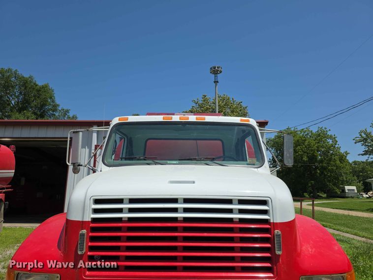 image for item FH6170 1996 International 4700 tank truck