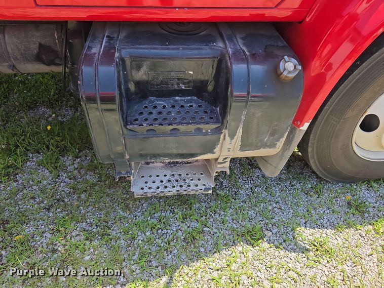 image for item FH6170 1996 International 4700 tank truck