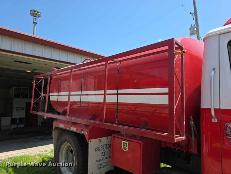 image for item FH6170 1996 International 4700 tank truck