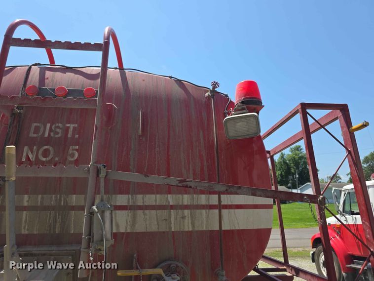 image for item FH6170 1996 International 4700 tank truck