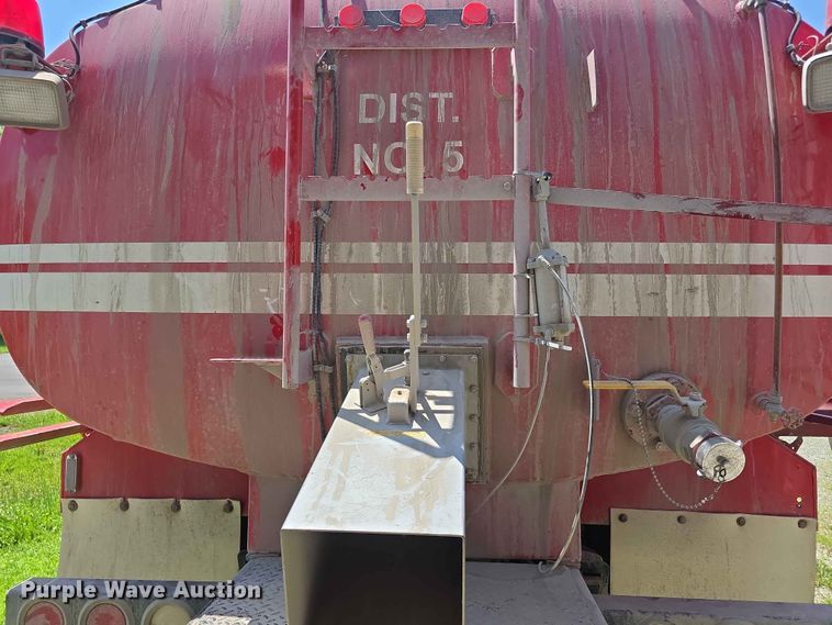 image for item FH6170 1996 International 4700 tank truck