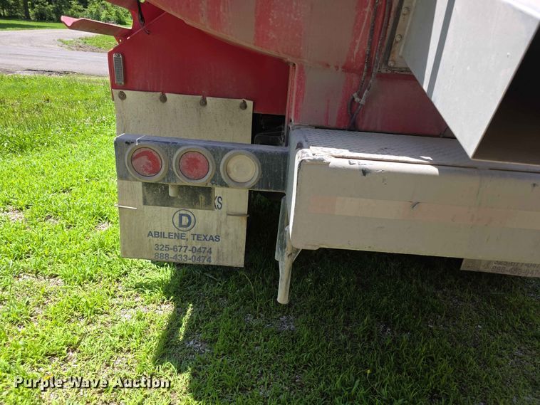 image for item FH6170 1996 International 4700 tank truck