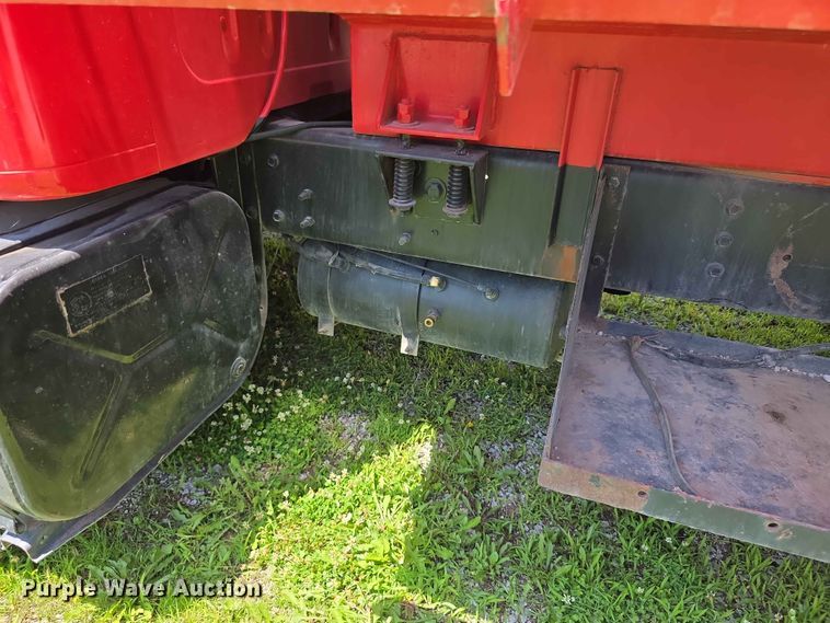 image for item FH6170 1996 International 4700 tank truck