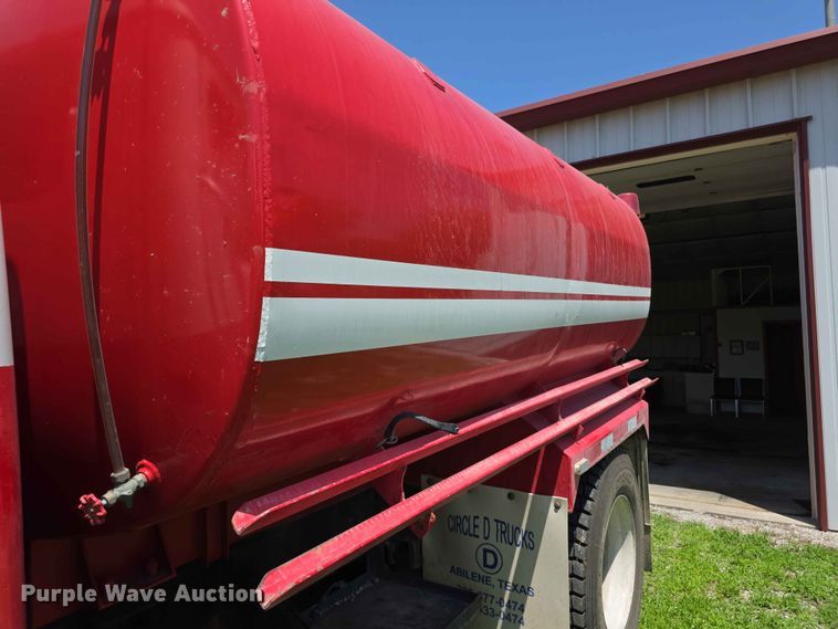 image for item FH6170 1996 International 4700 tank truck