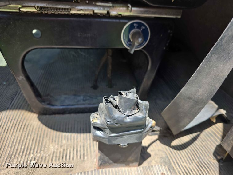 image for item FH6170 1996 International 4700 tank truck
