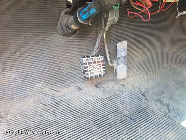 image for item FH6170 1996 International 4700 tank truck