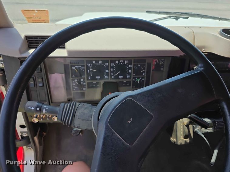 image for item FH6170 1996 International 4700 tank truck