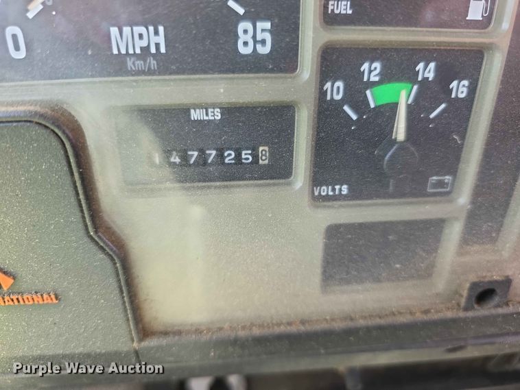 image for item FH6170 1996 International 4700 tank truck