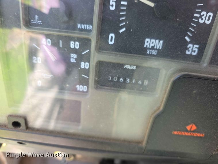 image for item FH6170 1996 International 4700 tank truck