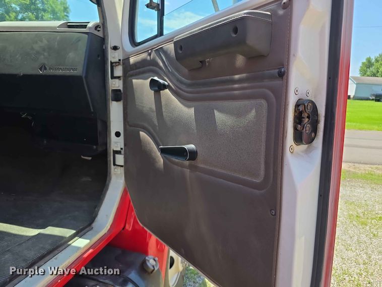 image for item FH6170 1996 International 4700 tank truck