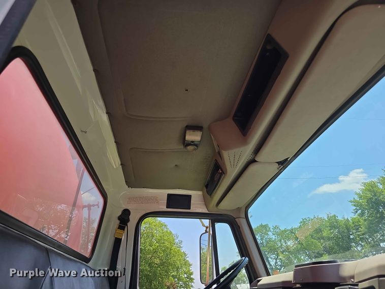 image for item FH6170 1996 International 4700 tank truck