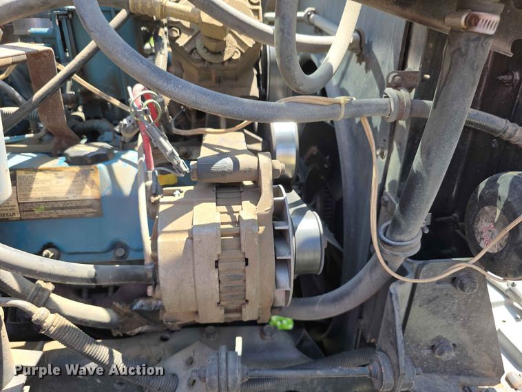 image for item FH6170 1996 International 4700 tank truck