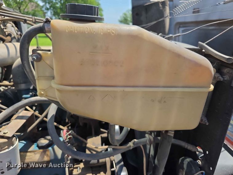 image for item FH6170 1996 International 4700 tank truck