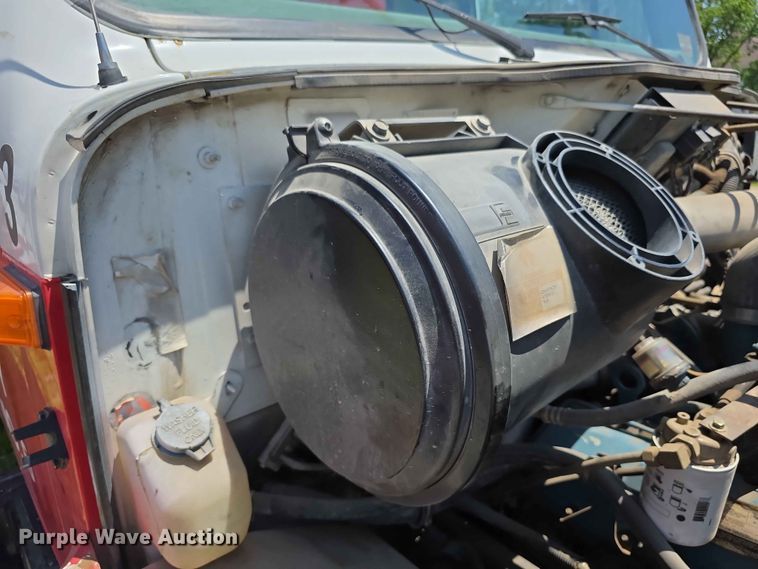 image for item FH6170 1996 International 4700 tank truck