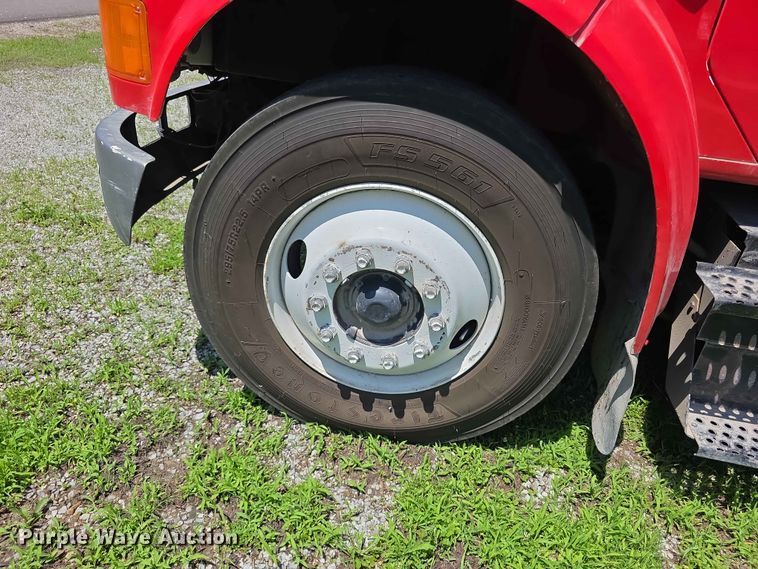 image for item FH6170 1996 International 4700 tank truck