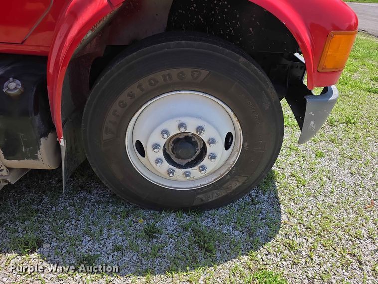 image for item FH6170 1996 International 4700 tank truck
