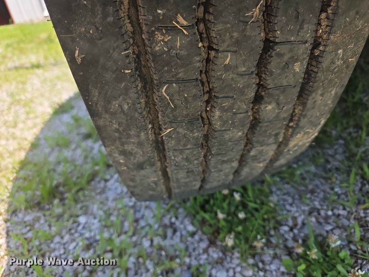 image for item FH6170 1996 International 4700 tank truck
