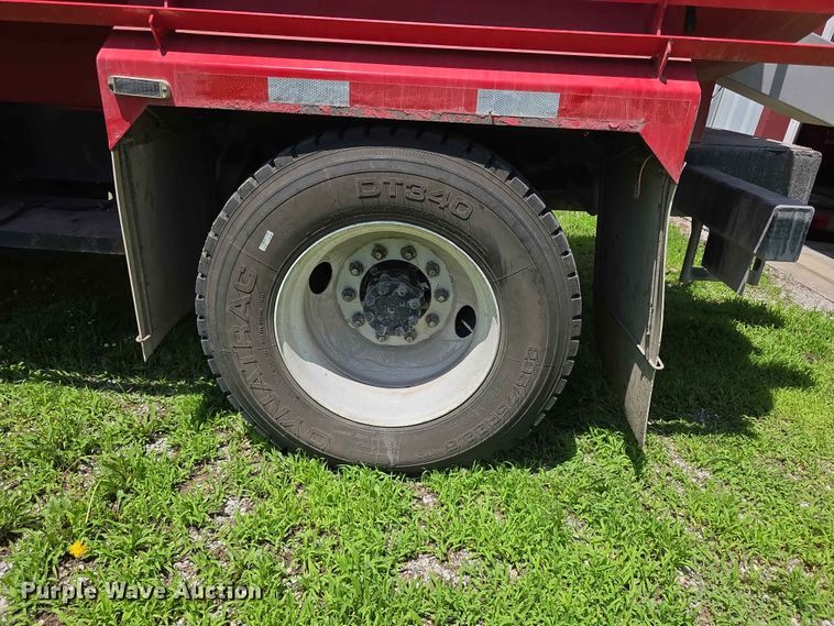 image for item FH6170 1996 International 4700 tank truck