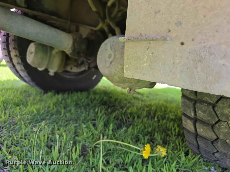 image for item FH6170 1996 International 4700 tank truck