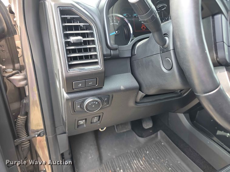 image for item FH6211 2018 Ford Expedition  SUV