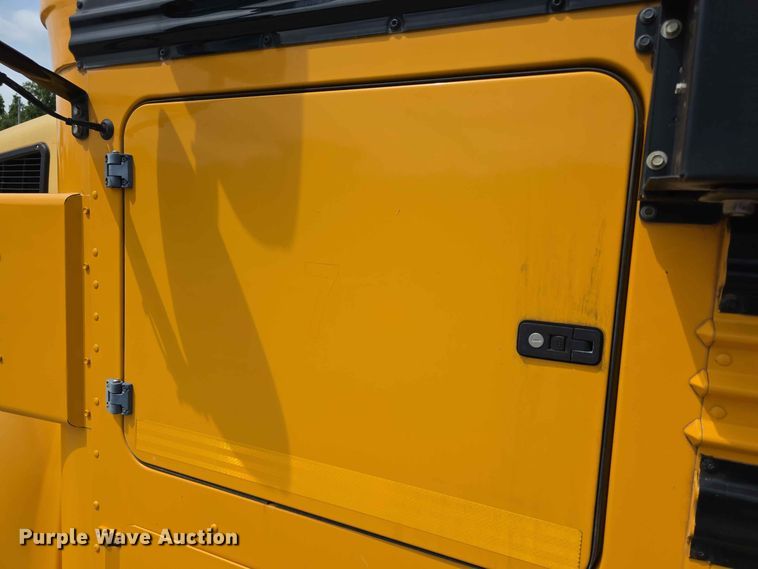 image for item FH6230 2016 Blue Bird school bus
