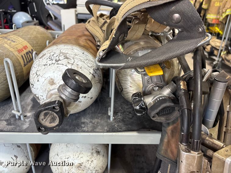 image for item FI0212 Oxygen tanks