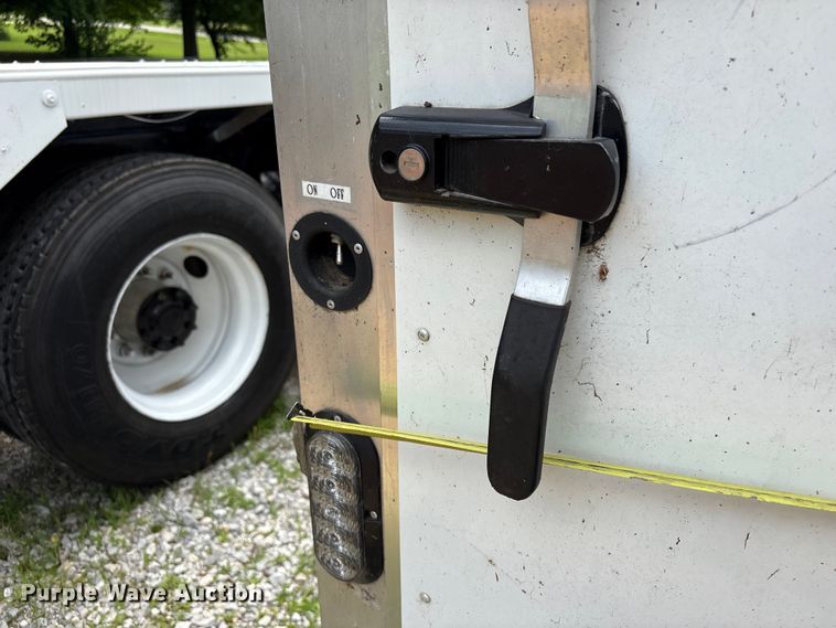 image for item FI0222 2015 Sundowner enclosed cargo trailer