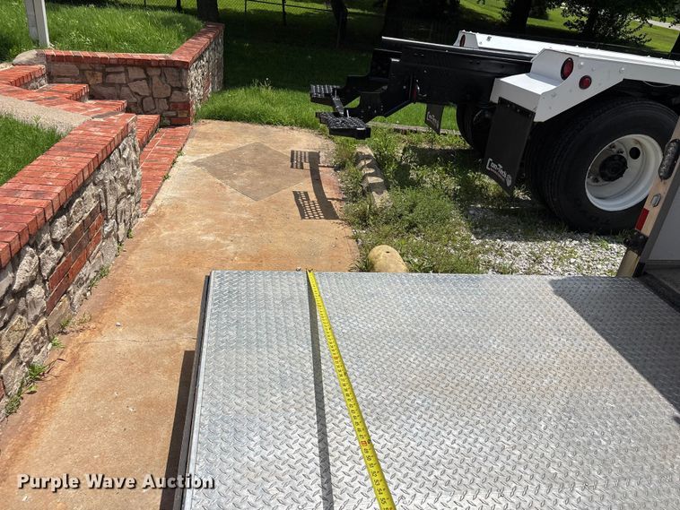 image for item FI0222 2015 Sundowner enclosed cargo trailer