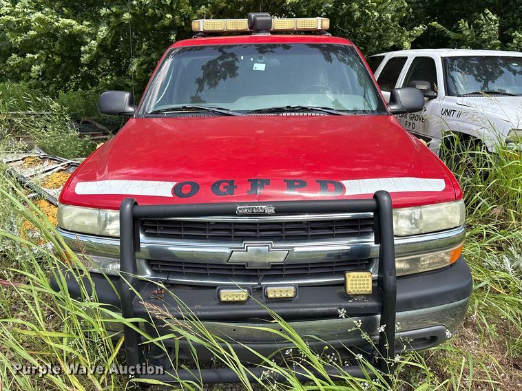 image for item FI0225 2002 Chevrolet Suburban SUV