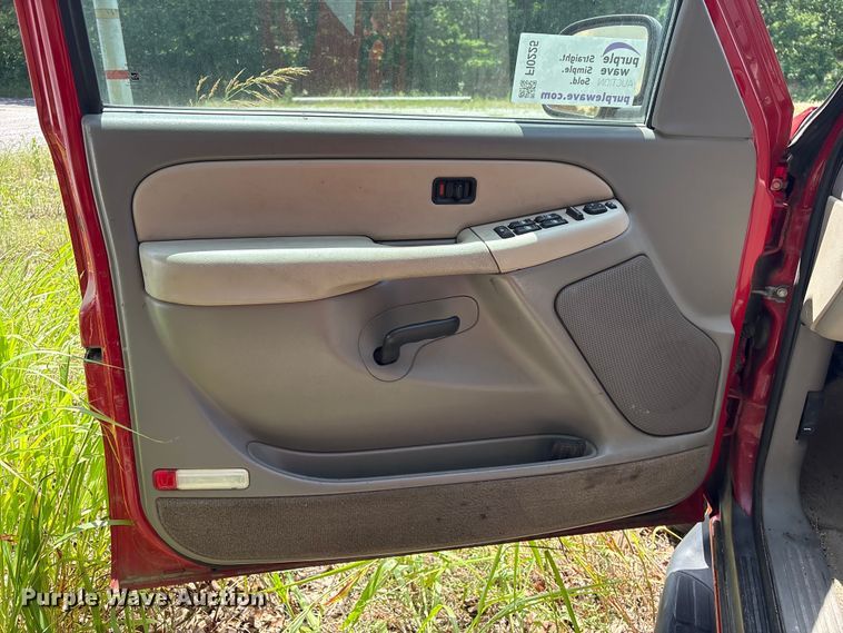 image for item FI0225 2002 Chevrolet Suburban SUV
