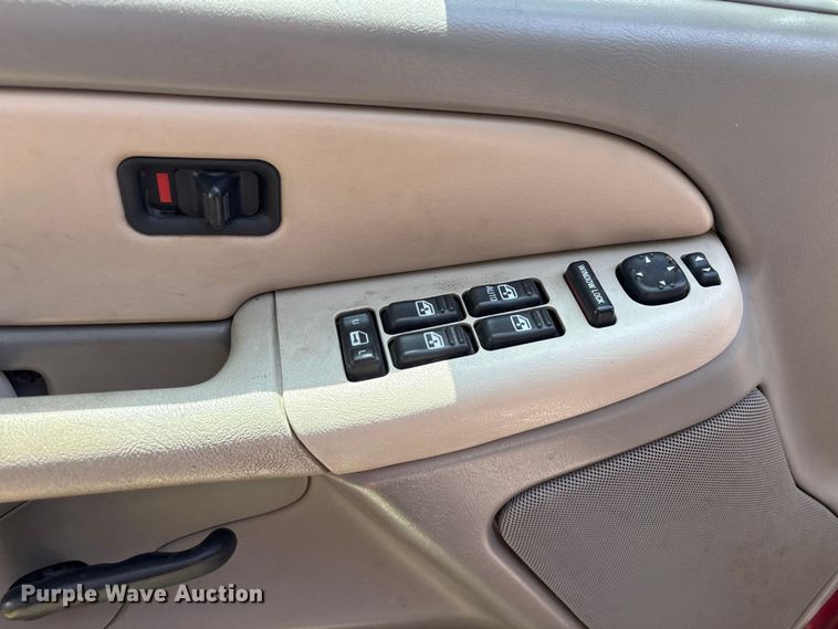 image for item FI0225 2002 Chevrolet Suburban SUV