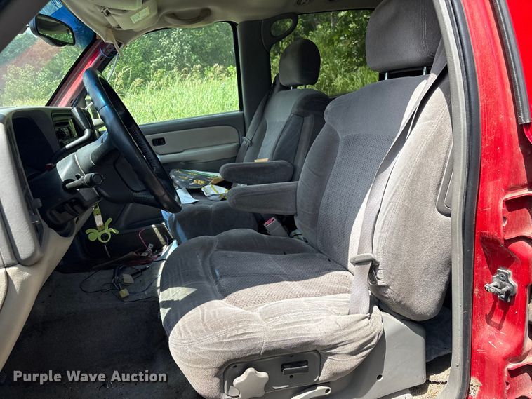 image for item FI0225 2002 Chevrolet Suburban SUV