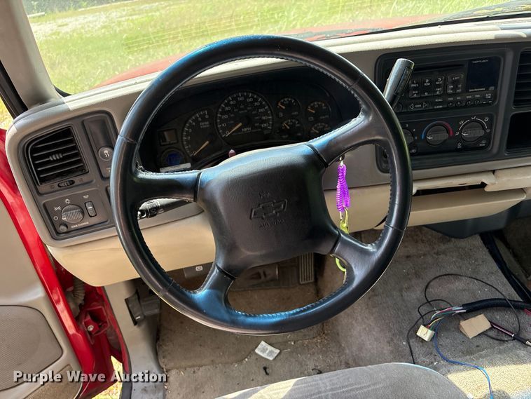 image for item FI0225 2002 Chevrolet Suburban SUV