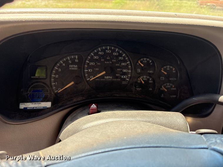 image for item FI0225 2002 Chevrolet Suburban SUV