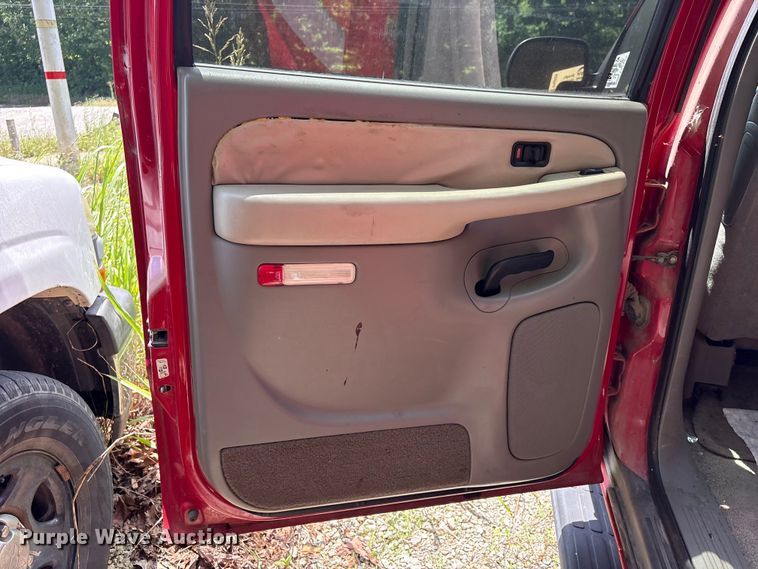 image for item FI0225 2002 Chevrolet Suburban SUV