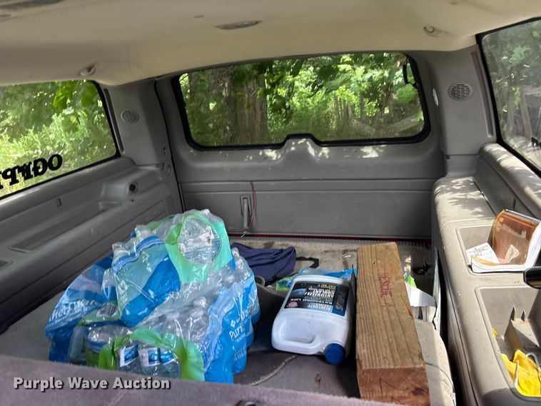 image for item FI0225 2002 Chevrolet Suburban SUV