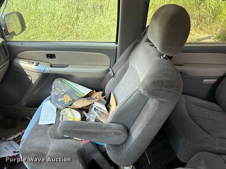 image for item FI0225 2002 Chevrolet Suburban SUV