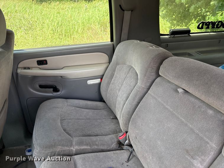 image for item FI0225 2002 Chevrolet Suburban SUV