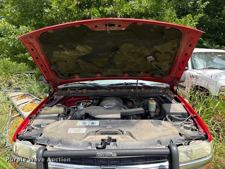 image for item FI0225 2002 Chevrolet Suburban SUV