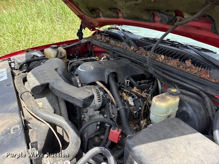 image for item FI0225 2002 Chevrolet Suburban SUV