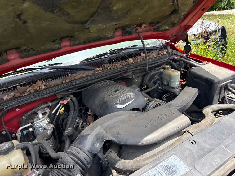 image for item FI0225 2002 Chevrolet Suburban SUV