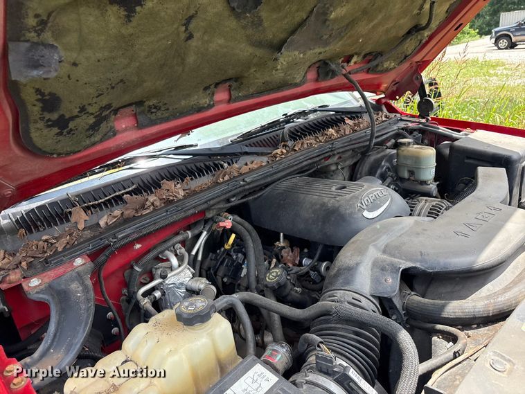 image for item FI0225 2002 Chevrolet Suburban SUV