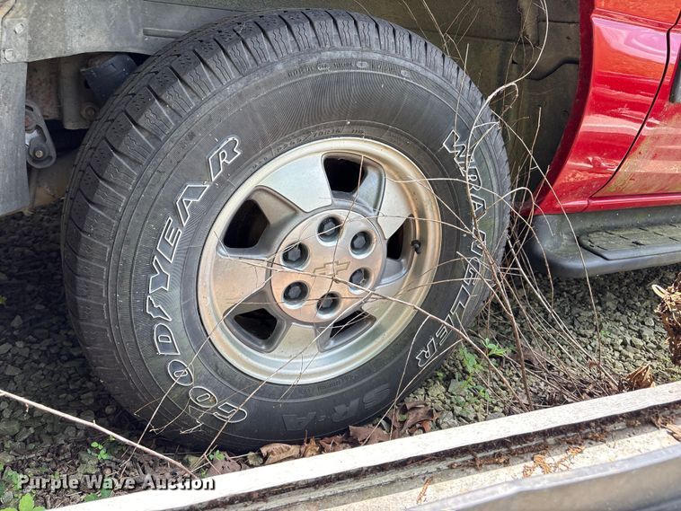 image for item FI0225 2002 Chevrolet Suburban SUV