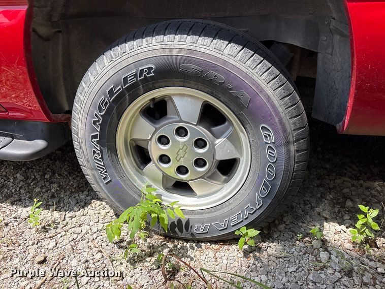 image for item FI0225 2002 Chevrolet Suburban SUV