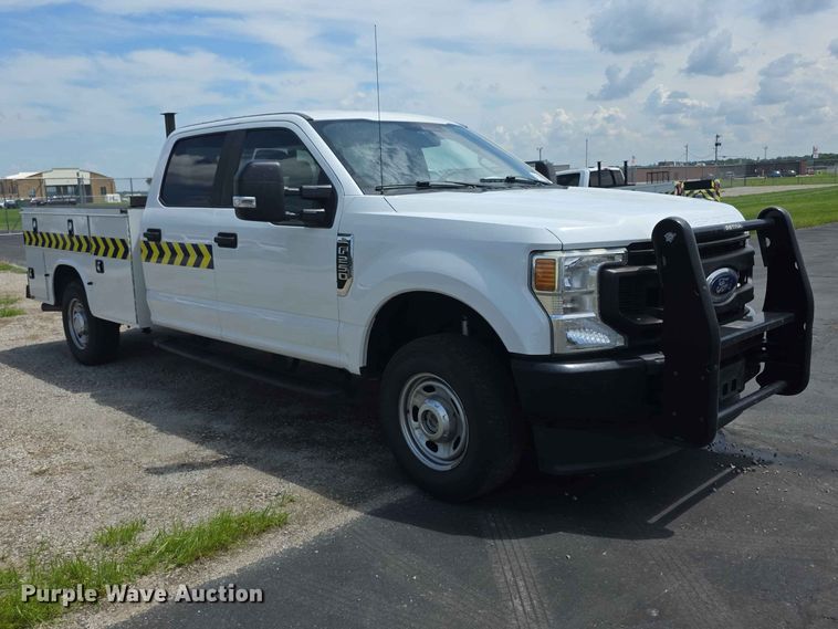 image for item FI0952 2020 Ford F250 Super Duty Crew Cab utility bed pickup truck
