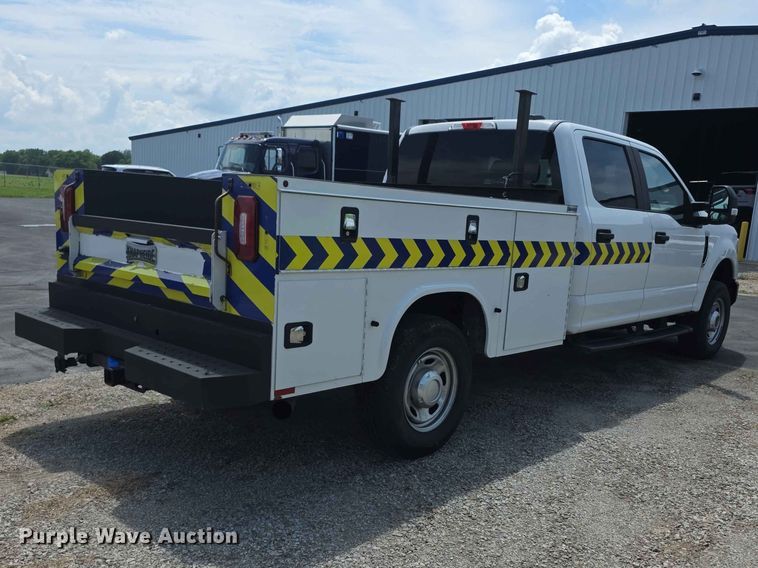 image for item FI0952 2020 Ford F250 Super Duty Crew Cab utility bed pickup truck