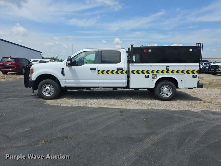 image for item FI0952 2020 Ford F250 Super Duty Crew Cab utility bed pickup truck