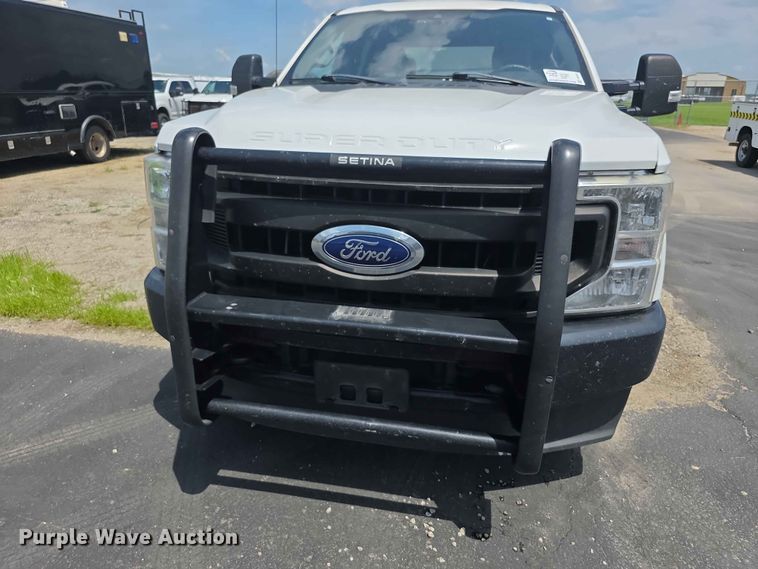 image for item FI0952 2020 Ford F250 Super Duty Crew Cab utility bed pickup truck