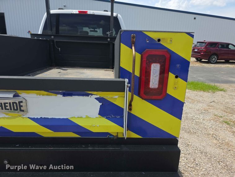 image for item FI0952 2020 Ford F250 Super Duty Crew Cab utility bed pickup truck