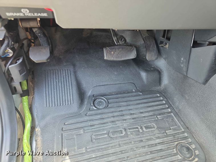 image for item FI0952 2020 Ford F250 Super Duty Crew Cab utility bed pickup truck